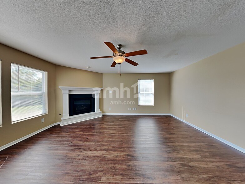 Building Photo - 7927 Newhall Way