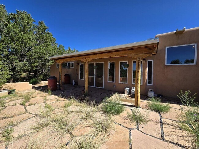 Building Photo - 8 Ute Ln