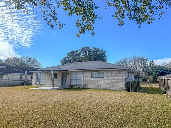 Building Photo - 1727 Junker St