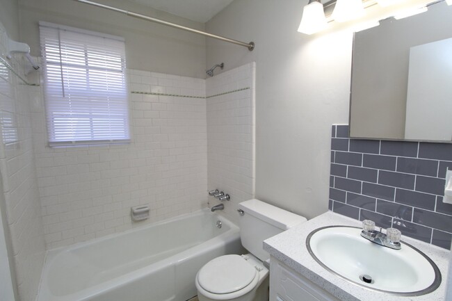 Building Photo - Pet-Friendly 2-Bedroom Duplex with Washer/...