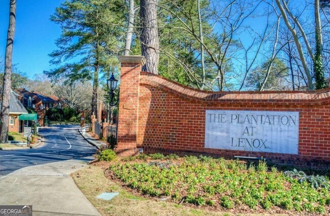 Building Photo - 27207 Plantation Dr NE