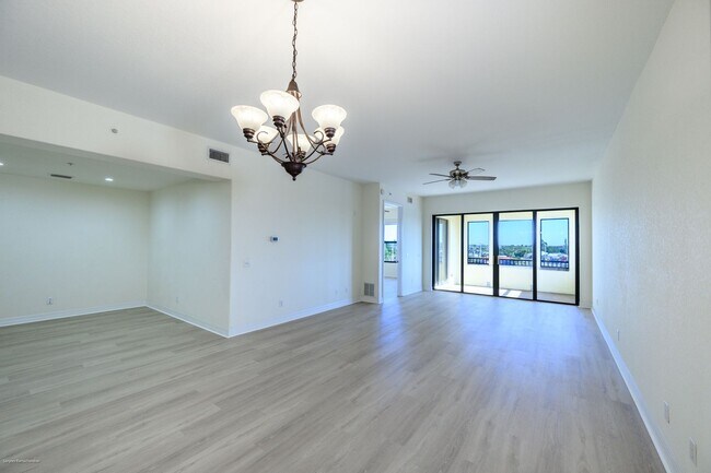 Building Photo - Luxury Waterfront Living with Deeded Dock – Punta Gorda Isles