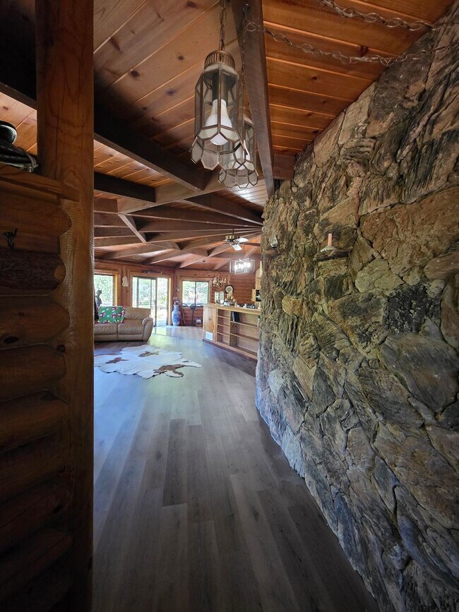 Building Photo - 7068 Sandy Creek Rd