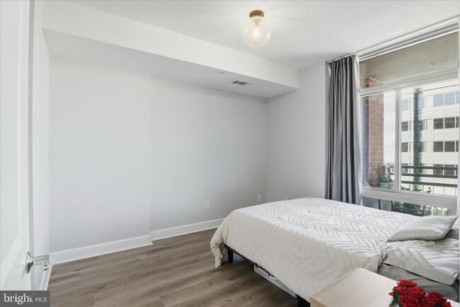 Building Photo - 3600 S Glebe Rd