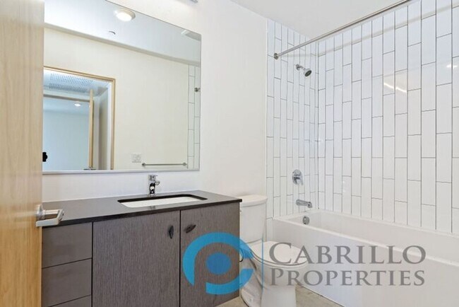 Building Photo - 2870 Fourth Ave