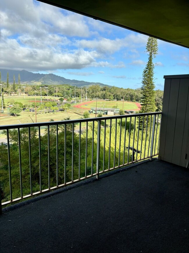 Building Photo - AVAILABLE May 19, 2025 | Spacious Studio W...