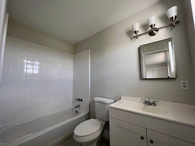 Building Photo - Spacious Unit in a Quiet Boynton Beach Community