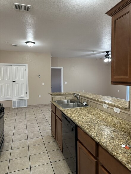 Building Photo - 6325 Reynolds Dr