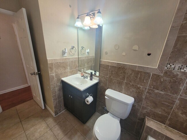 Building Photo - Gorgeous 4 Bedroom Home with Large Fenced Backyard