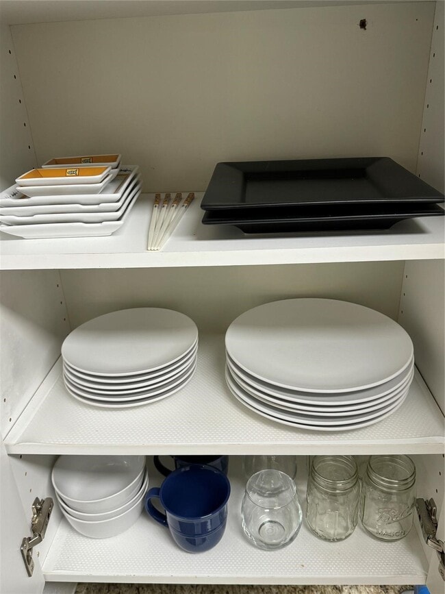 Building Photo - 4041 Drake St