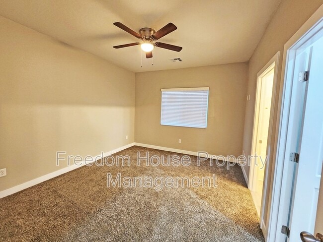 Building Photo - 1111 Sixshooter Ave