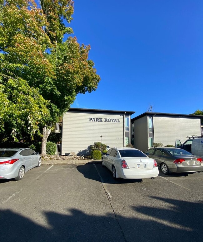 Building Photo - Rent Special: 1/2 Off April's Rent!! - Upstairs 2 Bedroom Unit