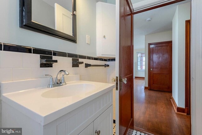 Building Photo - 871 Highland Ave