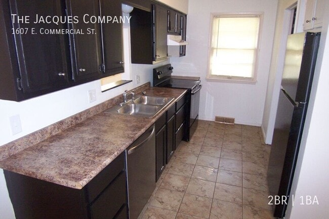 Building Photo - 1607 E Commercial St