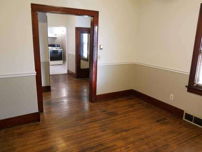 Living room - 114 Roser St