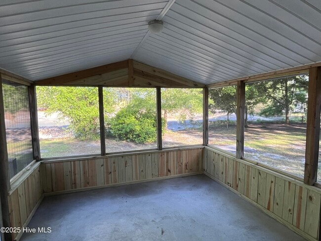 Building Photo - 202 Susans Dr