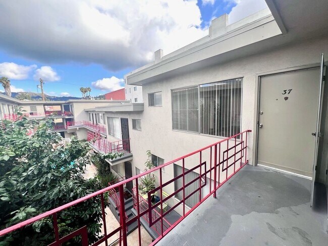 Building Photo - 5855 Carlton Way,