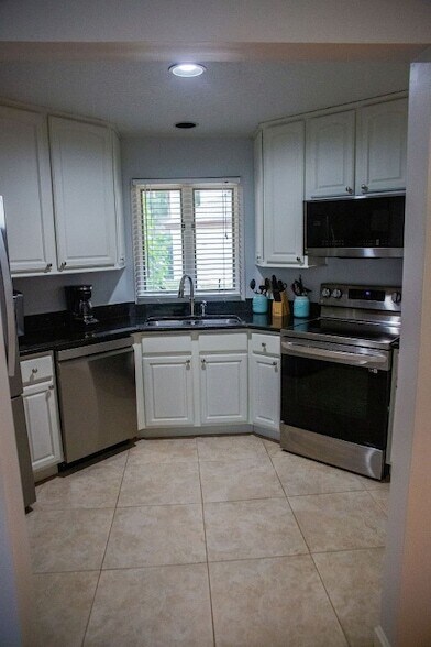 Building Photo - 2322 Boxwood Ln