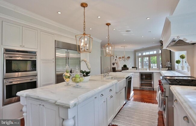 Building Photo - 6329 Linway Terrace