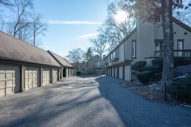 Building Photo - 123 Heritage Vlg