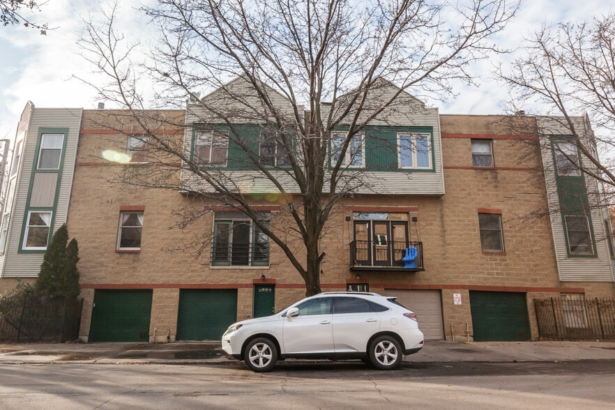 Primary Photo - 616 N Paulina St