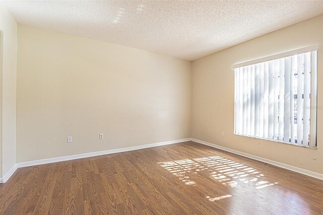 Building Photo - 13608 S Village Dr