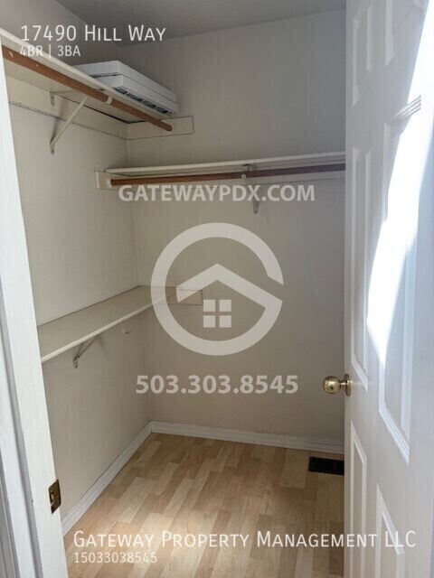 Building Photo - 17490 Hill Way