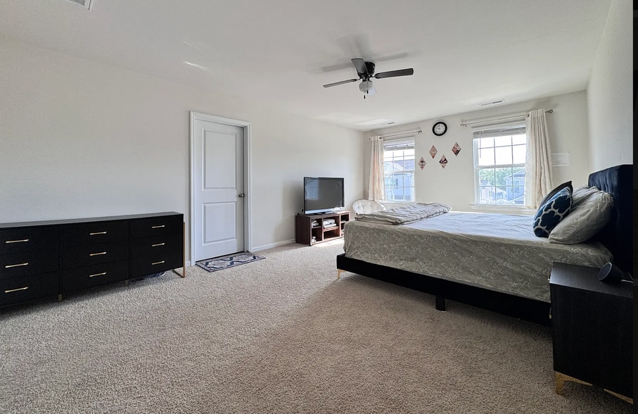 Building Photo - Room in Townhome on Arkose Dr