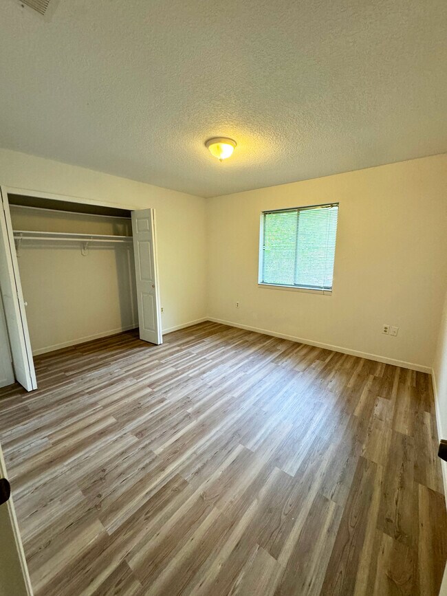 Building Photo - 1029 Ulysses Ave SE