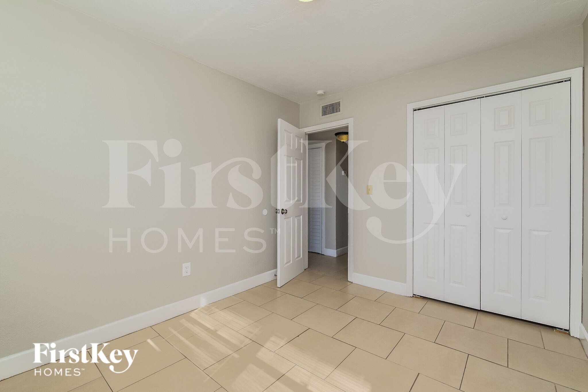 Building Photo - 10910 N 15th St