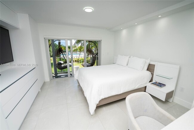 Building Photo - 881 Ocean Dr