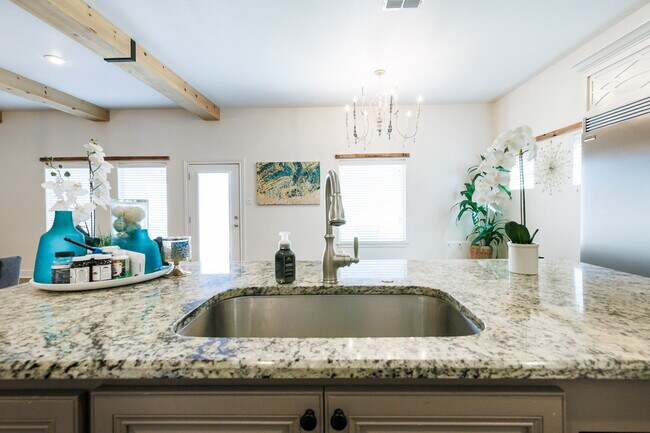 Building Photo - Luxury 4-Bedroom, 3-Bathroom Home in Kelse...