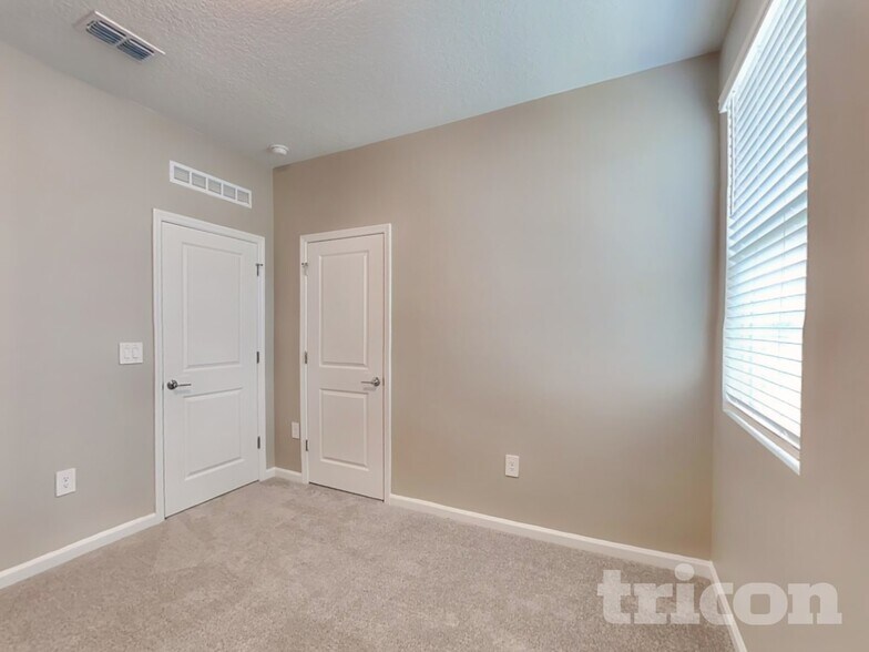 Building Photo - 734 Squire Ave