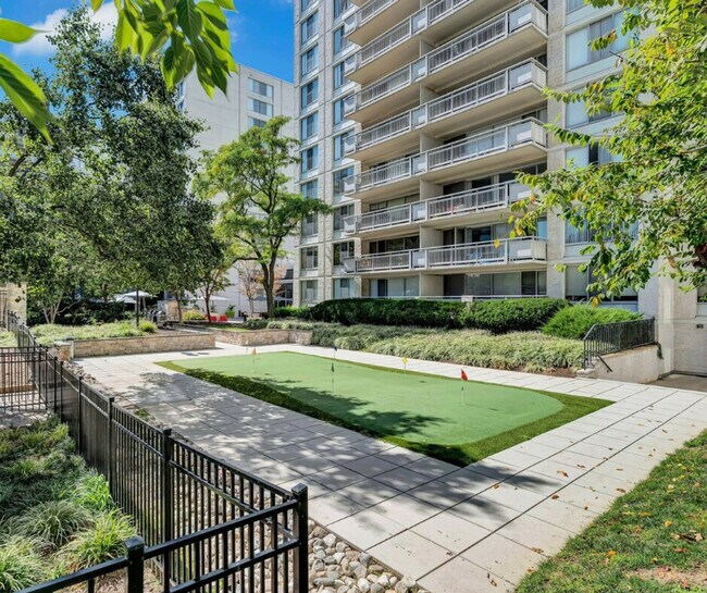 Building Photo - 2200a Crystal Dr