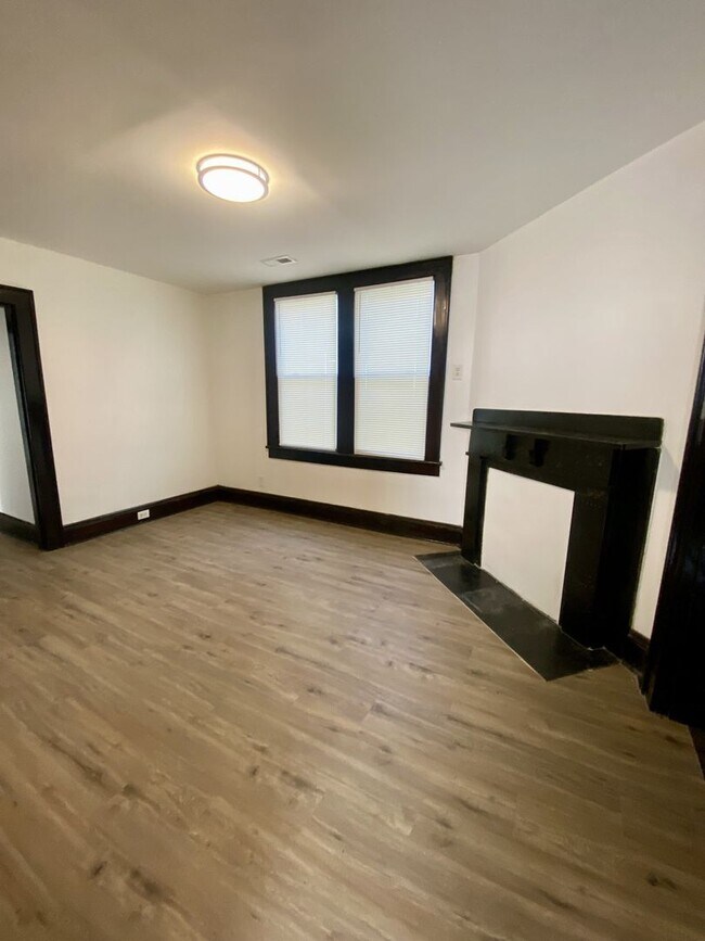 Building Photo - Riverview 2 bedroom 1 bath