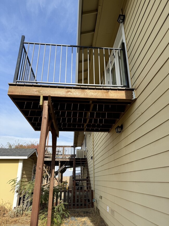 Building Photo - 2822 Montebello Way