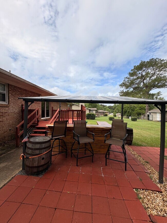 Building Photo - 102 Navaho Dr