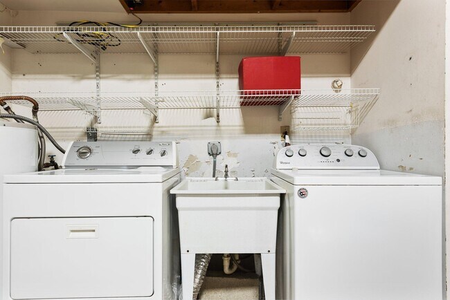 Building Photo - 9718 Lancaster Pl