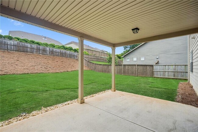 Building Photo - 5180 Mirror Lake Dr