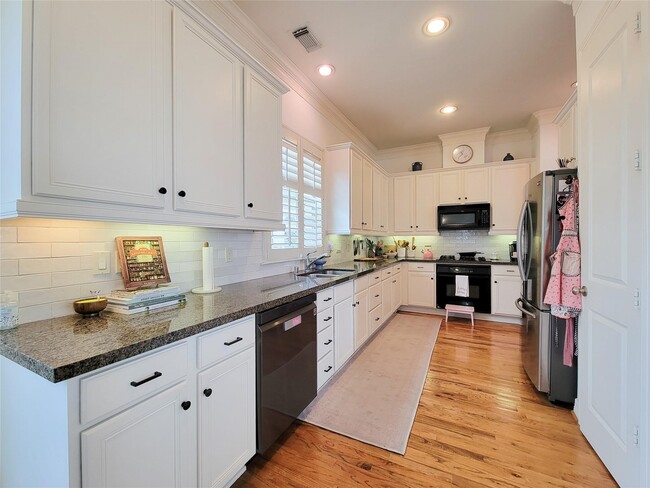 Building Photo - 1421 Bremond St