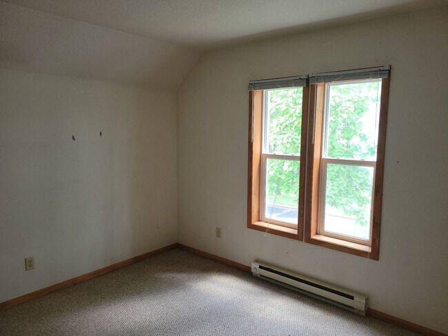 Building Photo - 204 Edwards St