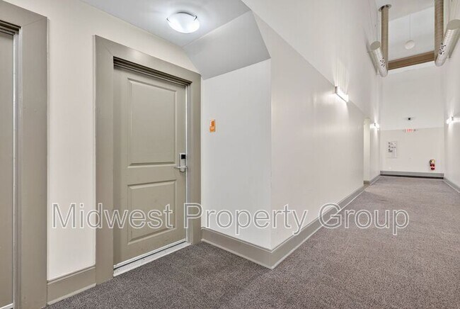 Building Photo - 4244 Chouteau Ave