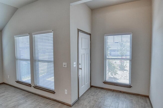 Building Photo - 432 Pergola St