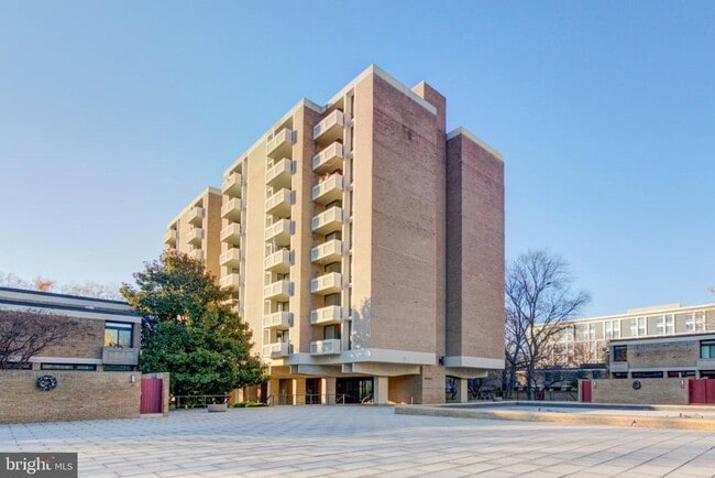 Building Photo - 490 M St SW