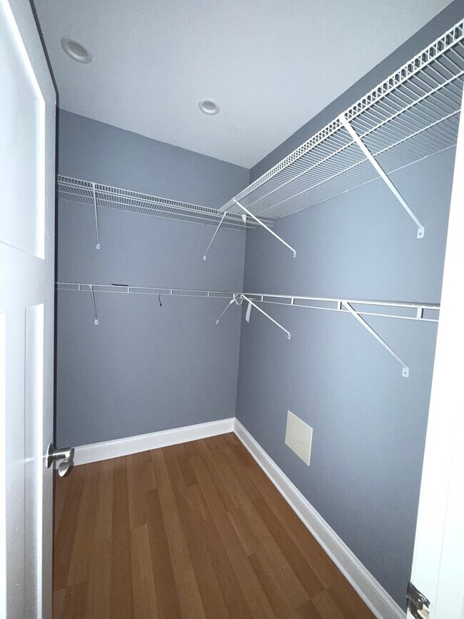 Building Photo - 1741 N Mayfield Ave