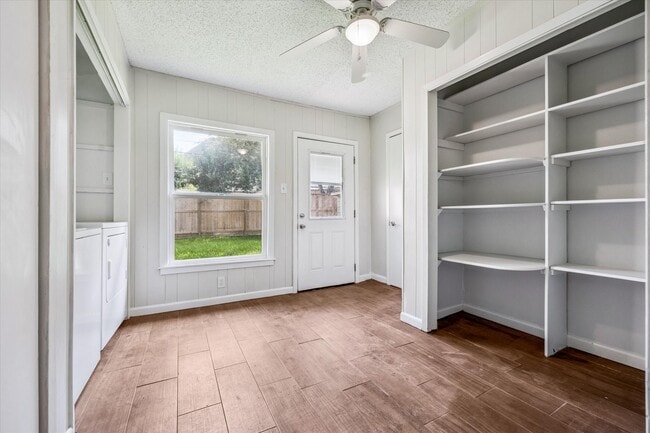 Building Photo - 3607 Blue Bonnet Blvd