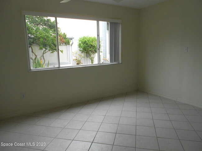 Building Photo - 328 Beach Park Ln