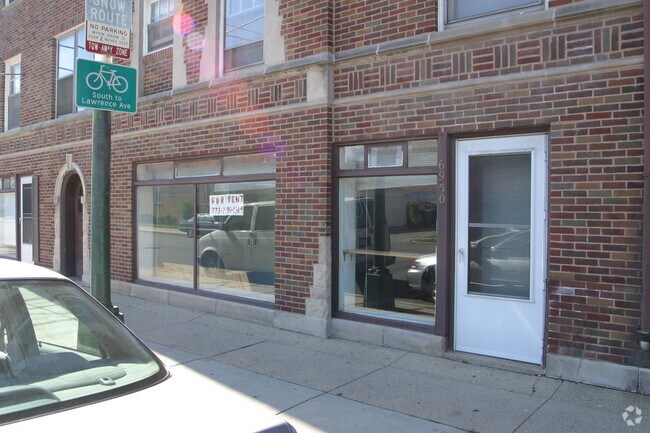 Building Photo - 2801 W Lunt Ave