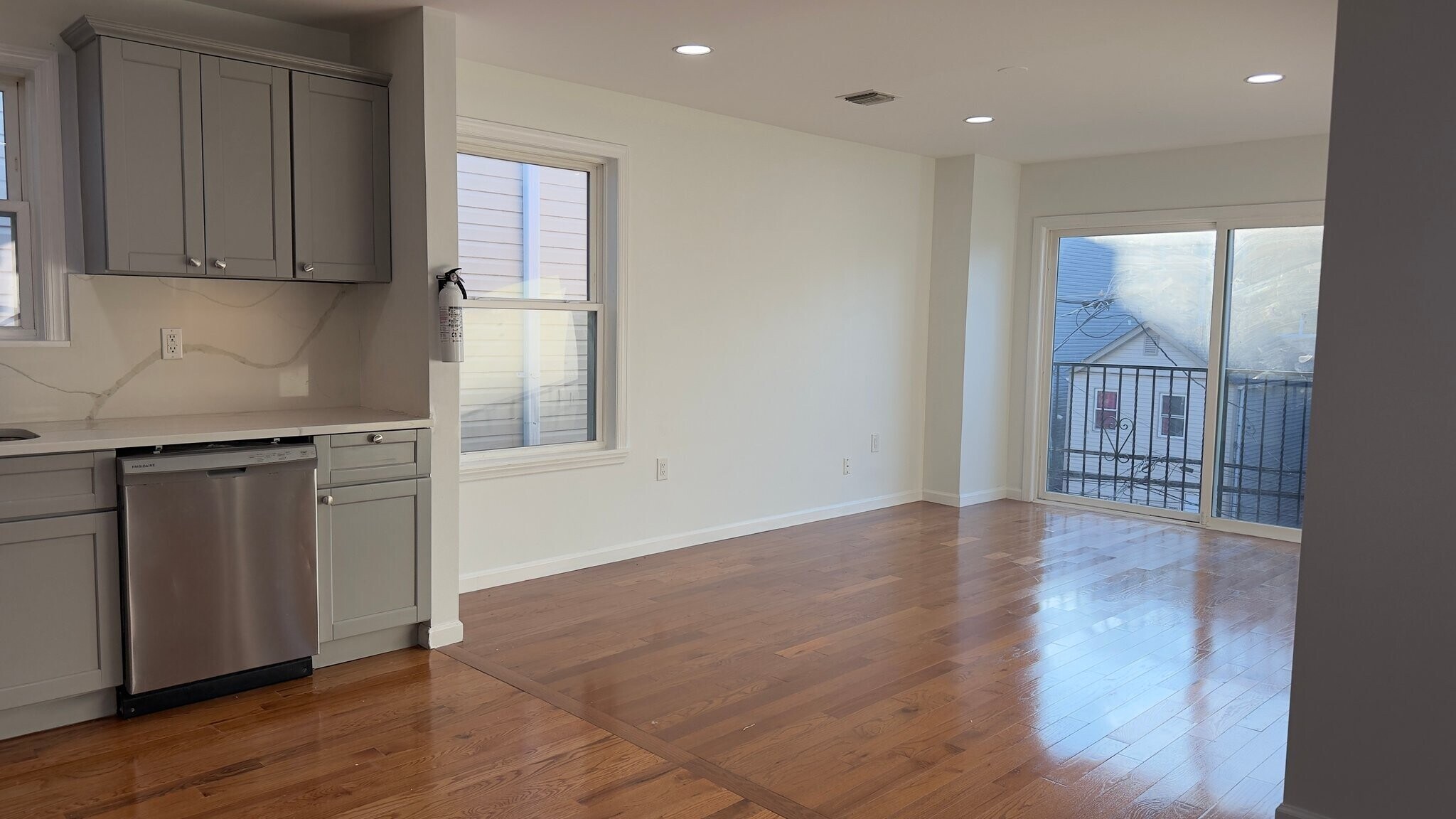 Building Photo - 499 S 18th St