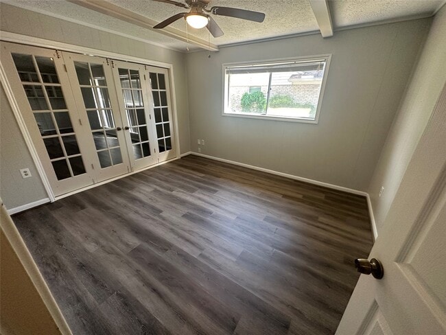 Building Photo - 29031 Elmwood Dr